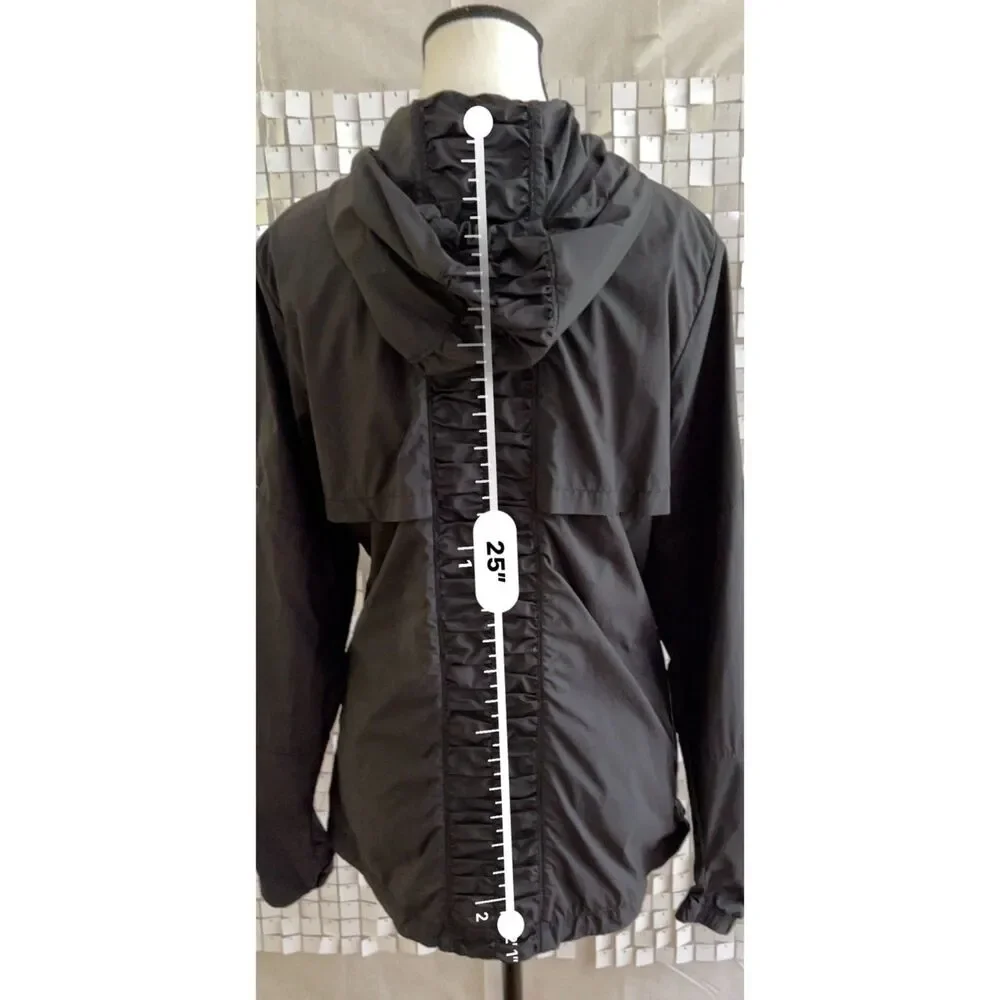 Saucony Women's Runshield Jacket. Size M.